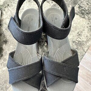 Clark Side Stepper Cushion Soft Black sandals with Velcro closure